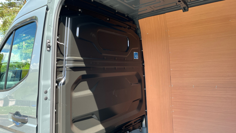Renault Master Mwb Diesel Fwd MM35 Blue dCi 150 Advance Medium Roof Van